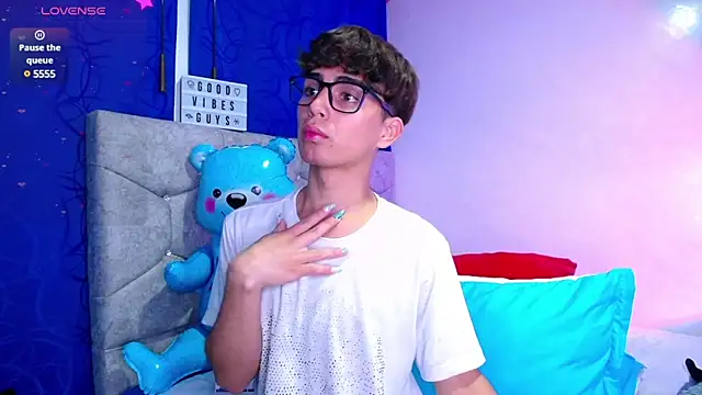 OwenBluee online show from December 7, 2024, 7:38 am