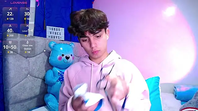 OwenBluee online show from December 24, 2024, 3:27 am