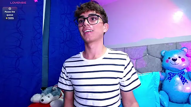 OwenBluee online show from February 4, 2025, 8:46 am