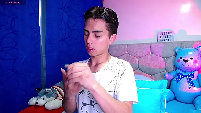 OwenBluee online show from February 7, 2025, 2:15 pm