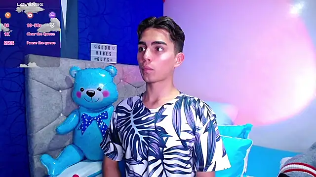 OwenBluee online show from February 25, 2025, 4:03 am