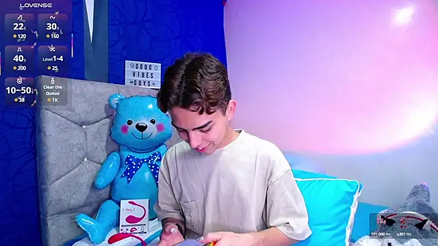 OwenBluee online show from March 1, 2025, 5:52 am