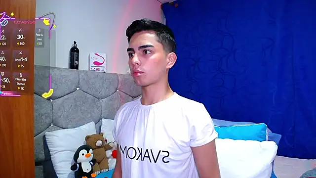 OwenBluee online show from September 14, 2025, 2:22 am