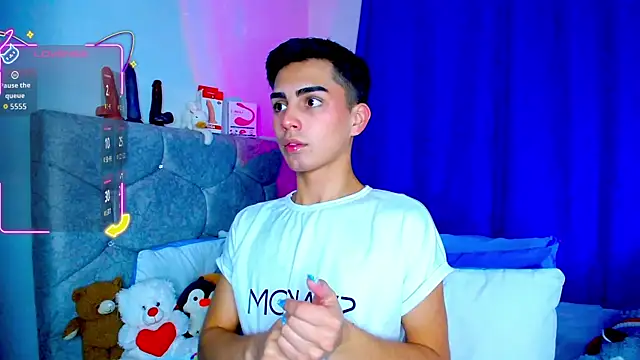 OwenBluee online show from October 22, 2025, 6:57 am