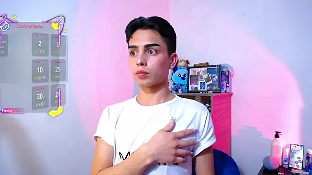 OwenBluee online show from November 19, 2025, 6:08 pm