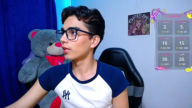 OwenBluee online show from May 14, 2026, 9:05 am
