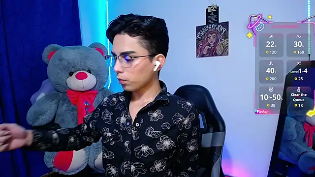 Snapshot of OwenBluee chatting on June 16, 2026, 12:24 am OwenBluee online show from June 16, 2026, 12:24 am