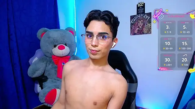 Snapshot of OwenBluee chatting on June 18, 2026, 6:24 am OwenBluee online show from June 18, 2026, 6:24 am