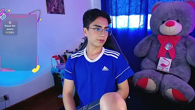 Snapshot of OwenBluee chatting on July 28, 2026, 12:48 pm OwenBluee online show from July 28, 2026, 12:48 pm