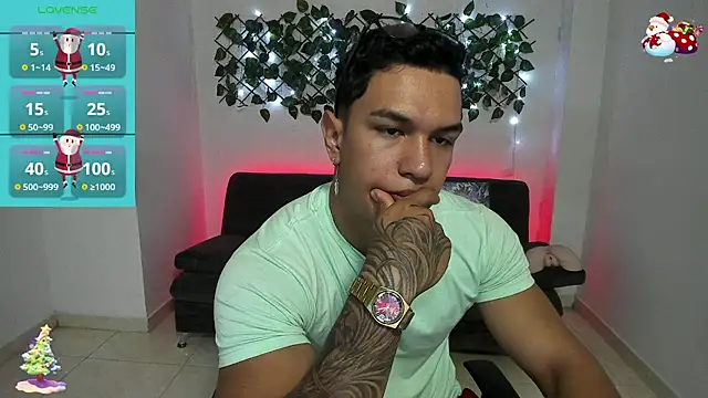 Snapshot of Taylor_John chatting on December 17, 2024, 1:38 pm Taylor John online show from December 17, 2024, 1:38 pm