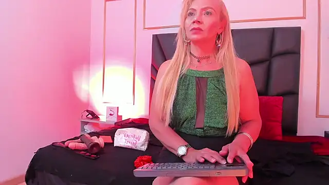 AnastasiaTaylor  online show from April 14, 2026, 8:04 pm