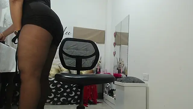 Jadeee  online show from March 16, 2025, 2:53 am