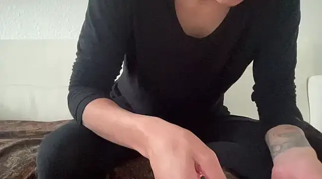 myloveforyouu online show from December 17, 2024, 7:37 pm