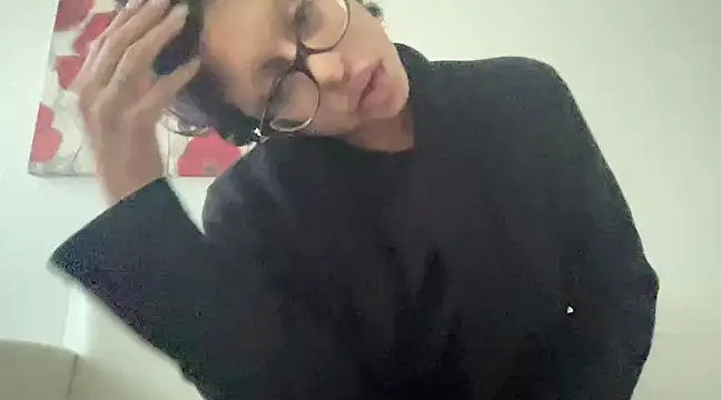 myloveforyouu online show from December 19, 2024, 3:41 pm