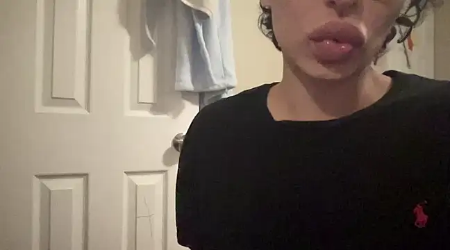 myloveforyouu online show from December 23, 2024, 2:02 am