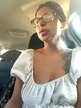 myloveforyouu online show from October 12, 2025, 1:10 pm