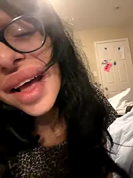 myloveforyouu online show from November 19, 2025, 1:22 pm