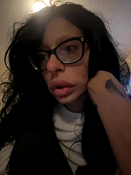 myloveforyouu online show from December 4, 2025, 1:31 pm