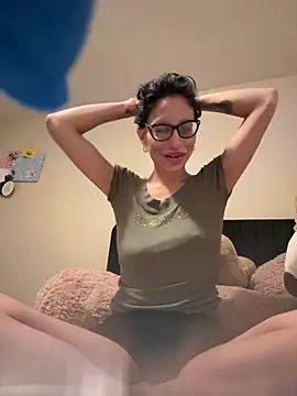 myloveforyouu online show from March 3, 2026, 2:50 am