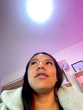 Snapshot of Ivann4 chatting on October 6, 2025, 9:12 pm Ivann4 online show from October 6, 2025, 9:12 pm