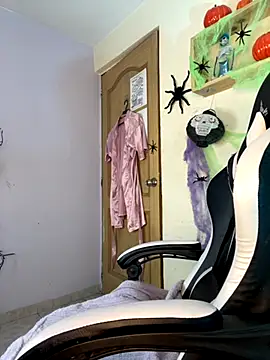 Snapshot of Ivann4 chatting on October 9, 2025, 3:21 pm Ivann4 online show from October 9, 2025, 3:21 pm