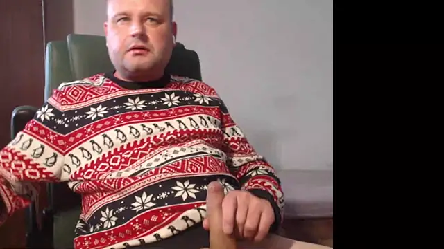 Snapshot of tuttiluss44 chatting on December 20, 2024, 11:32 am tuttiluss44 online show from December 20, 2024, 11:32 am