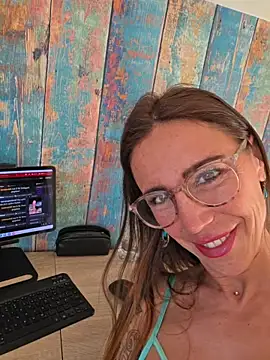 Snapshot of Klamsine chatting on April 30, 2026, 4:52 am Klamsine online show from April 30, 2026, 4:52 am