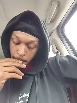 rayyymack online show from April 17, 2026, 3:37 pm