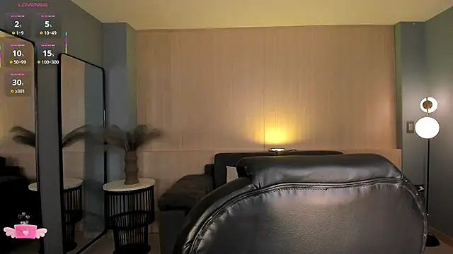 ArianaDumont online show from September 29, 2025, 11:37 am