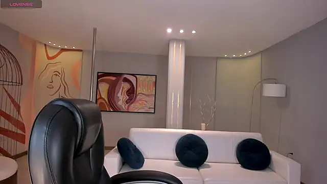 ArianaDumont online show from December 17, 2025, 11:49 am