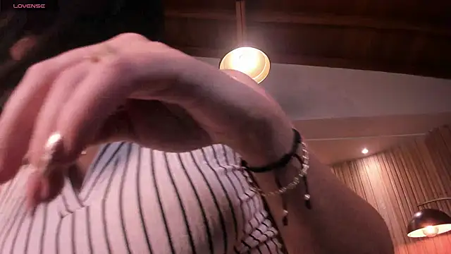 Snapshot of KatieStonne chatting on November 21, 2025, 3:16 am KatieStonne online show from November 21, 2025, 3:16 am