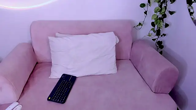 Snapshot of Catbaby888_ chatting on December 16, 2025, 12:43 pm Catbaby888 online show from December 16, 2025, 12:43 pm