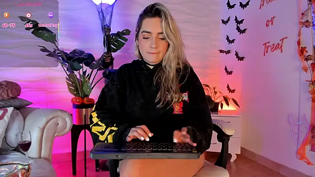 mariablonde  online show from October 13, 2025, 8:20 pm