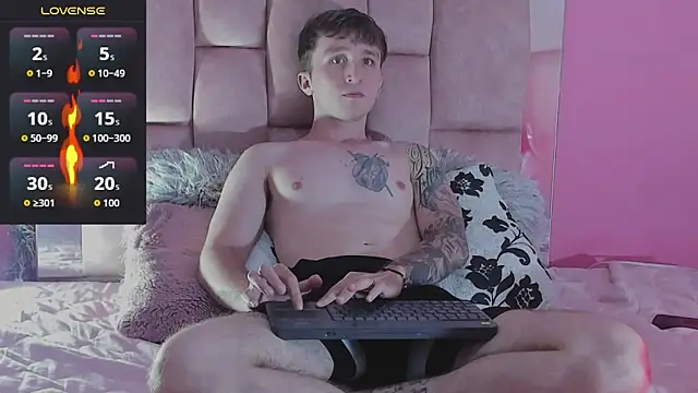 Dylanwhite23  online show from November 29, 2025, 11:08 pm