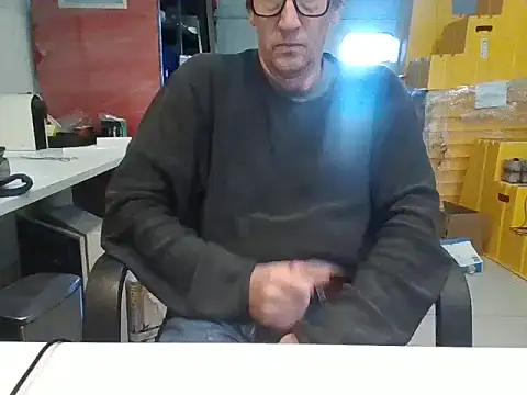 Snapshot of Raimundo1971 chatting on October 14, 2025, 2:40 pm Raimundo1971 online show from October 14, 2025, 2:40 pm