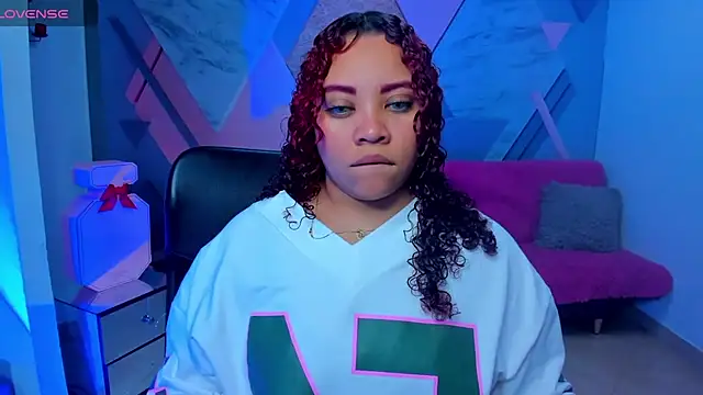 AngelaCoffee online show from October 26, 2025, 3:45 am