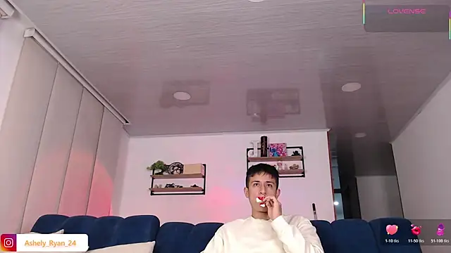 ashely ryan24 online show from May 19, 2026, 11:22 pm