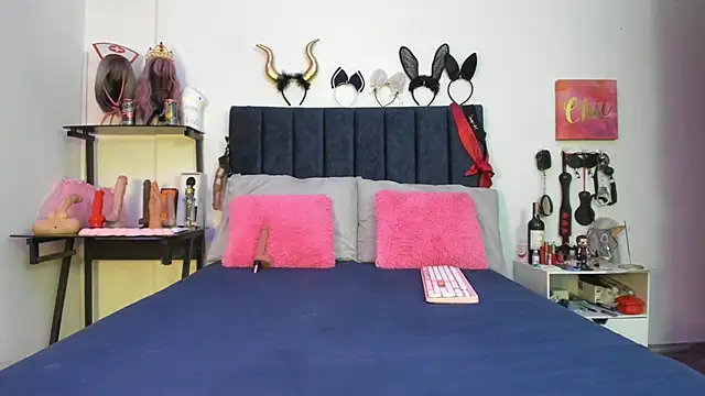 emmily giraldo online show from November 15, 2025, 1:18 pm