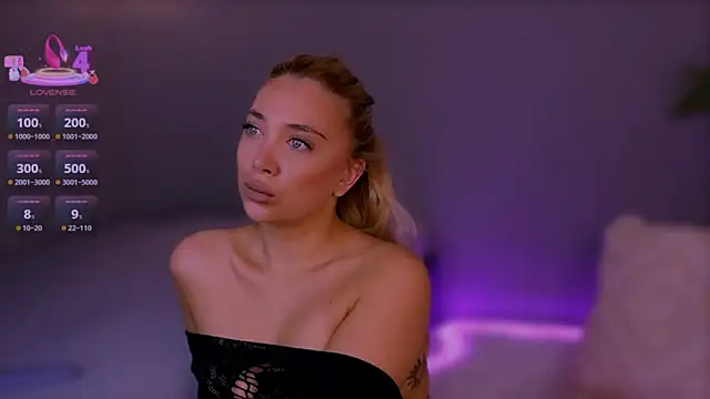 Snapshot of Jessielle chatting on October 10, 2025, 10:25 am Jessielle online show from October 10, 2025, 10:25 am