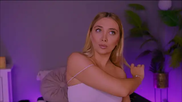 Snapshot of Jessielle chatting on November 11, 2025, 2:06 pm Jessielle online show from November 11, 2025, 2:06 pm