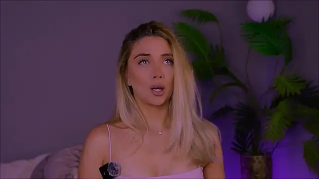 Snapshot of Jessielle chatting on November 14, 2025, 11:31 am Jessielle online show from November 14, 2025, 11:31 am