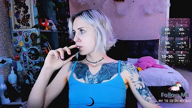 NaniMoore online show from November 28, 2025, 8:22 pm