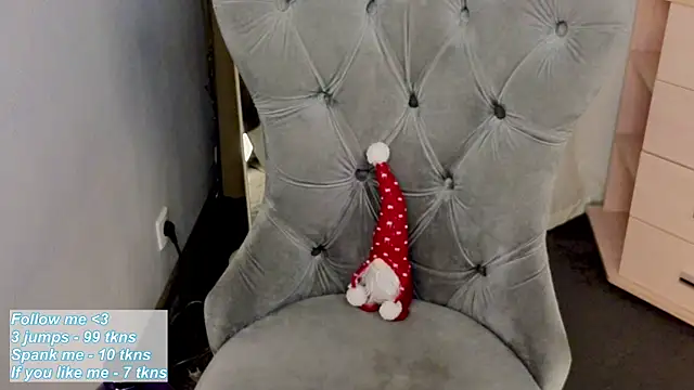 VioletMills online show from December 8, 2024, 11:19 pm