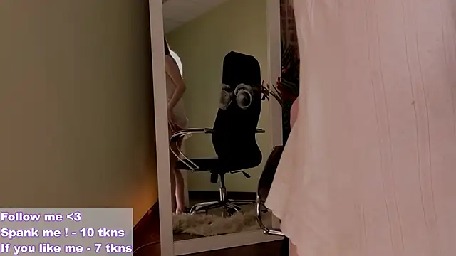 VioletMills online show from December 26, 2024, 3:16 am