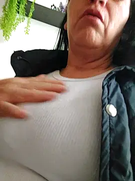 Snapshot of clarita_01 chatting on September 26, 2025, 1:37 pm clarita 01 online show from September 26, 2025, 1:37 pm