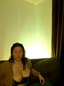 kitty 84 online show from December 18, 2025, 3:23 am