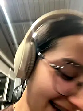 Snapshot of _vaness chatting on November 28, 2025, 5:10 am vaness online show from November 28, 2025, 5:10 am