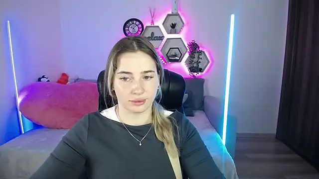 Snapshot of SabrinViolet chatting on October 7, 2025, 8:11 am SabrinViolet online show from October 7, 2025, 8:11 am