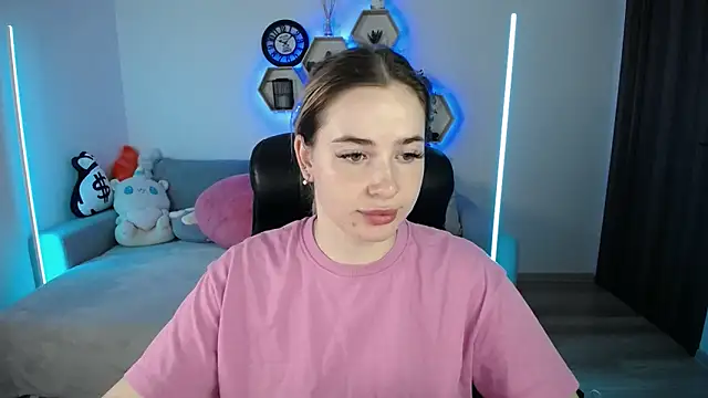 Snapshot of SabrinViolet chatting on October 17, 2025, 8:06 am SabrinViolet online show from October 17, 2025, 8:06 am