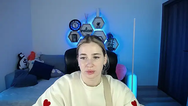 Snapshot of SabrinViolet chatting on November 8, 2025, 9:09 am SabrinViolet online show from November 8, 2025, 9:09 am